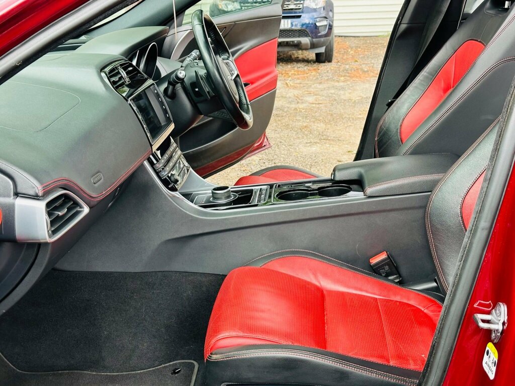 Jaguar XE  Black #39