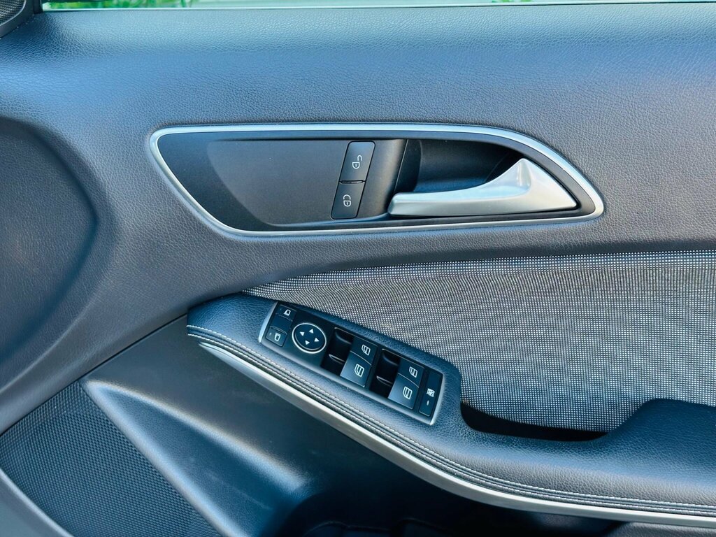 Mercedes-Benz A Class Hatchback Black #30