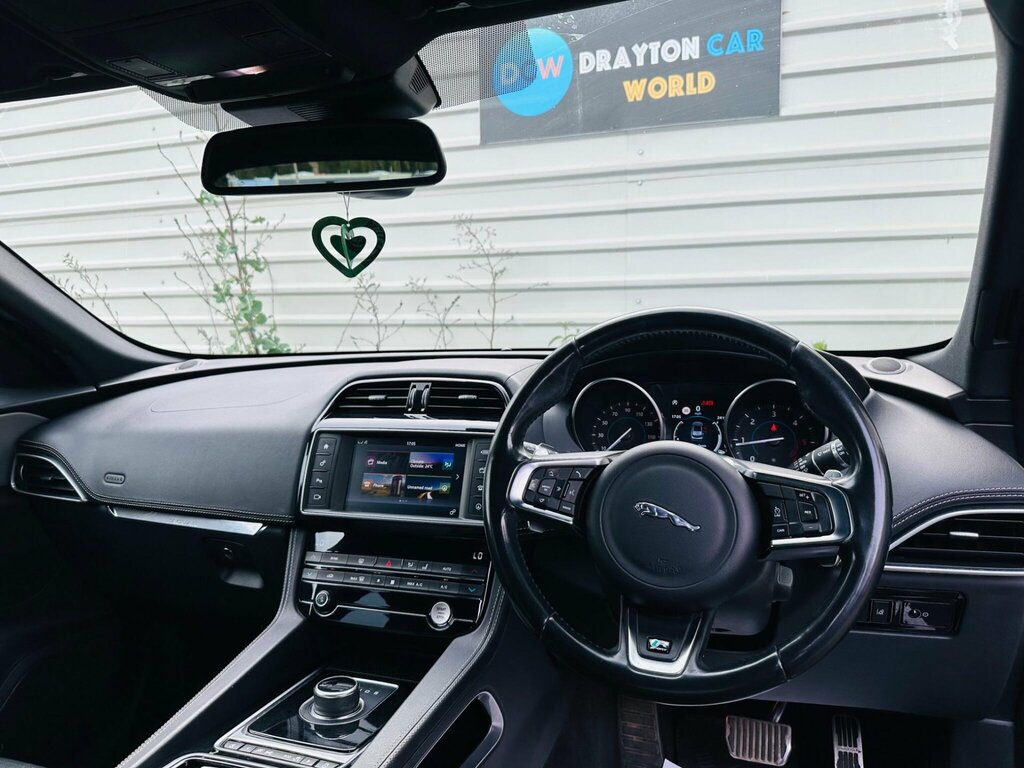 Jaguar F-Pace 2.0 D180 Portfolio Suv Black #33