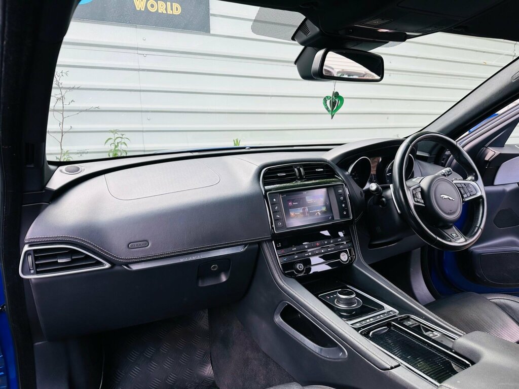 Jaguar F-Pace 2.0 D180 Portfolio Suv Black #42