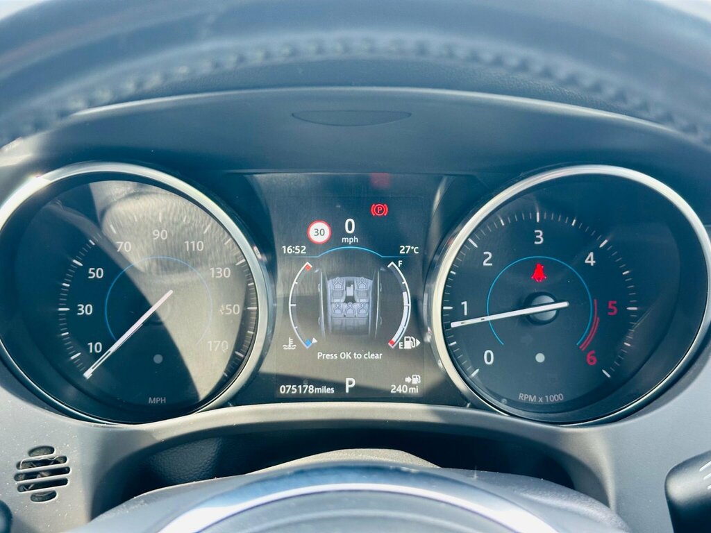 Jaguar F-Pace 2.0 D180 Portfolio Suv Black #51