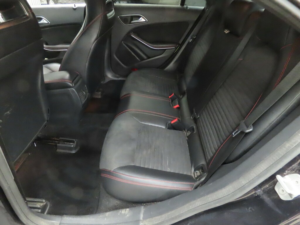 Mercedes-Benz CLA Class Saloon 2.1 Red #8