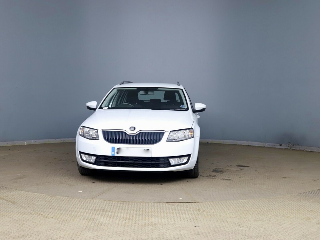 Skoda Octavia 1.6 Tdi Se White #2