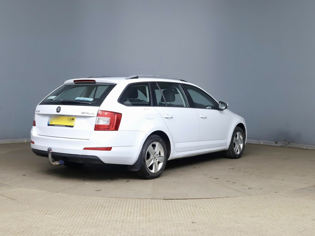 Skoda Octavia 1.6 Tdi Se White #6