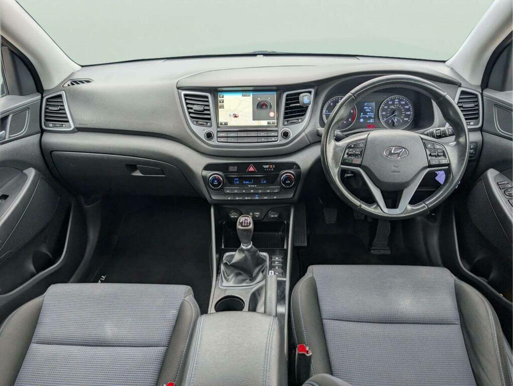 Hyundai Tucson 1.7 Crdi Blue Drive Se Nav Euro 6 Ss Black #3