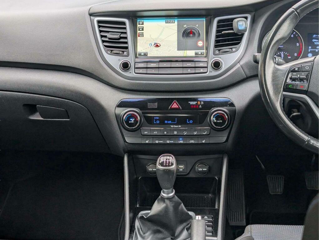 Hyundai Tucson 1.7 Crdi Blue Drive Se Nav Euro 6 Ss Black #4