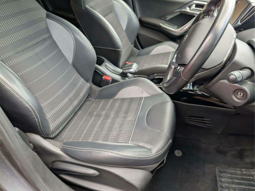 Peugeot 2008 1.6 Bluehdi 100 Active - Suv 5 Seats White #24