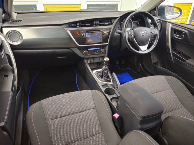 Toyota Auris Hatchback Black #7