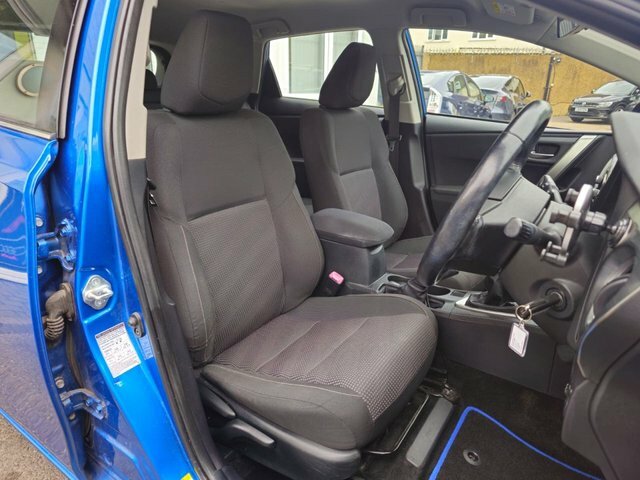 Toyota Auris Hatchback Black #12