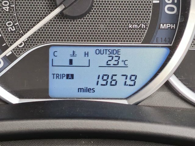 Toyota Auris Hatchback Black #19