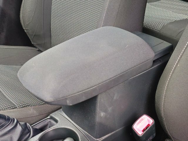 Toyota Auris Hatchback Black #15