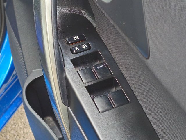 Toyota Auris Hatchback Black #13