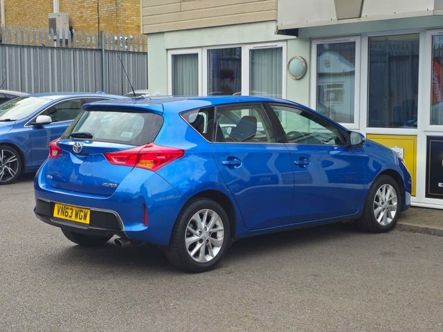 Toyota Auris Hatchback Black #25