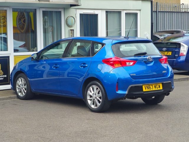 Toyota Auris Hatchback Black #23