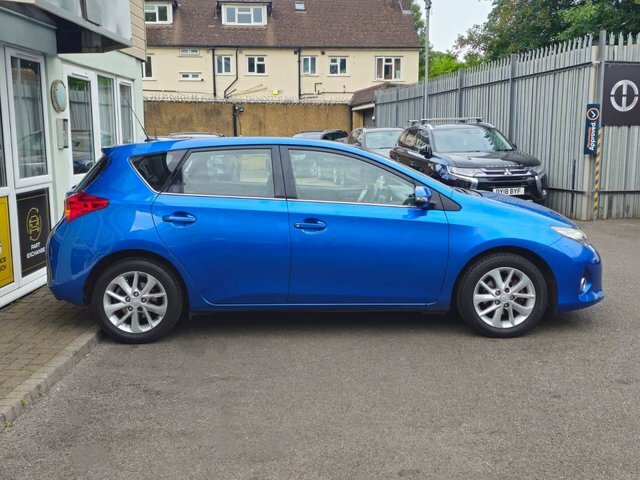 Toyota Auris Hatchback Black #8