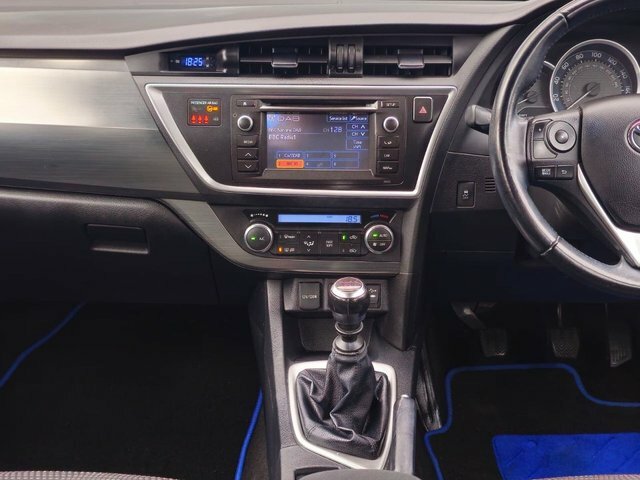Toyota Auris Hatchback Black #32