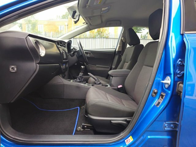 Toyota Auris Hatchback Black #16