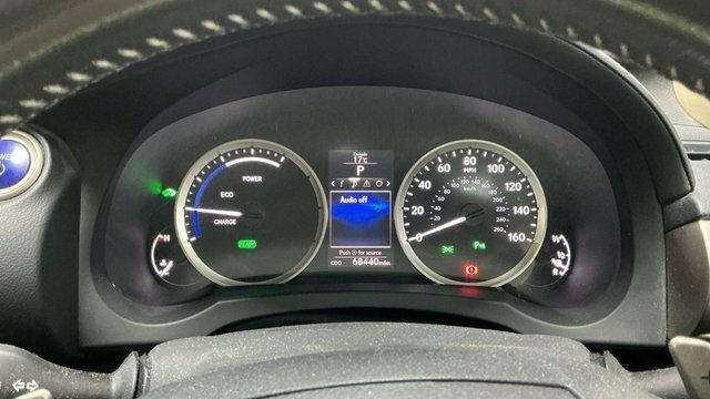 Lexus IS 2.5 300H Executive Edition Saloon Hybri White #5
