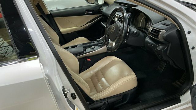 Lexus IS 2.5 300H Executive Edition Saloon Hybri White #4