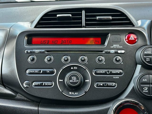 Honda Jazz 1.4 I-vtec Si - 2015 15 White #77