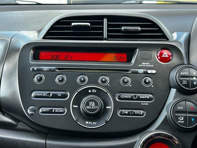 Honda Jazz 1.4 I-vtec Si - 2015 15 White #26