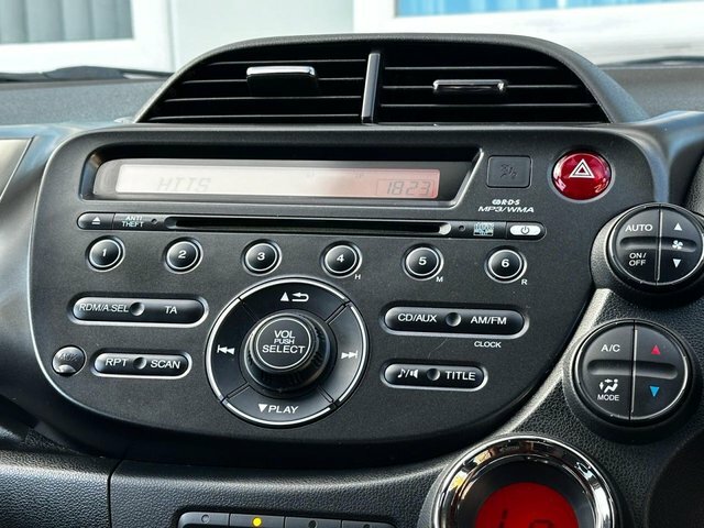 Honda Jazz 1.4 I-vtec Si - 2015 15 White #37
