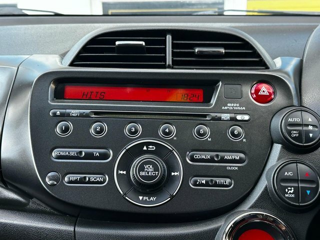 Honda Jazz 1.4 I-vtec Si - 2015 15 White #76