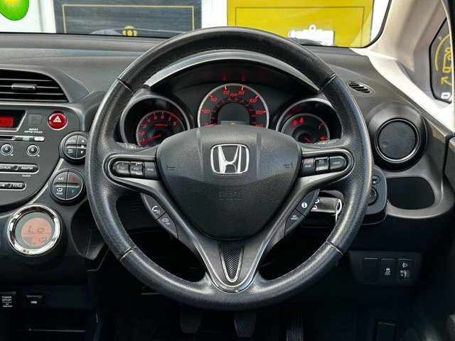 Honda Jazz 1.4 I-vtec Si - 2015 15 White #31