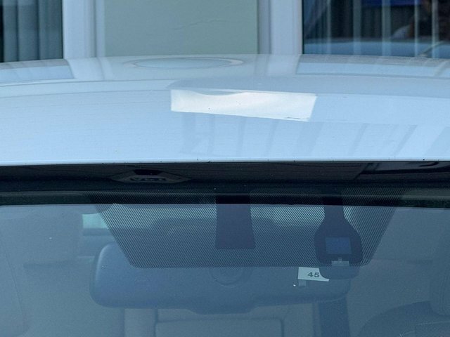 Lexus IS 2.5 300H Executive Edition Saloon Hybri White #5