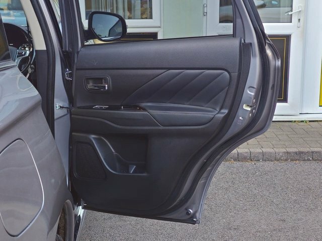 Mitsubishi Outlander 2.0 Phev 5H 200 Bhp Black #54