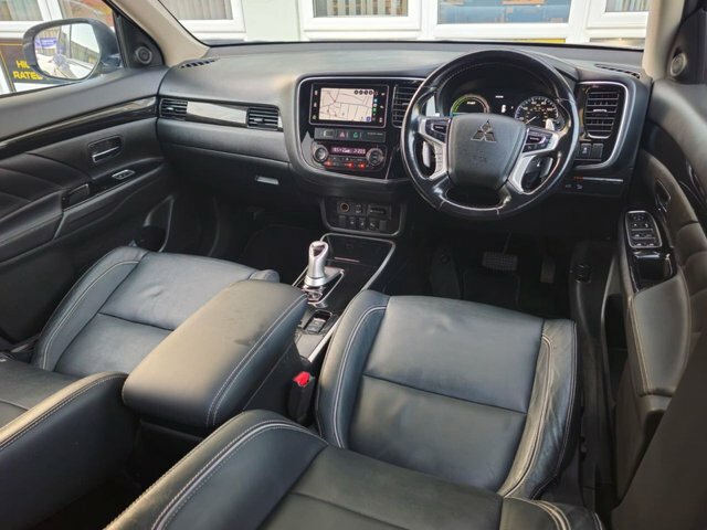 Mitsubishi Outlander 2.0H 12Kwh 4H Suv Plug-in Hybrid Cvt 4W Grey #5