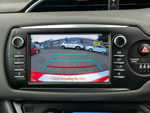 Toyota Yaris 1.5 Vvt-h Icon Tech Hatchback Hybrid E- Red #4