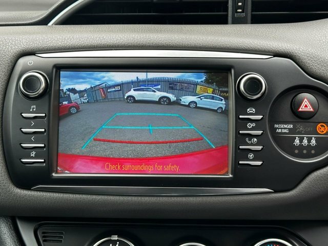 Toyota Yaris 1.5 Vvt-i Icon Tech Hatchback Cvt Euro Red #4