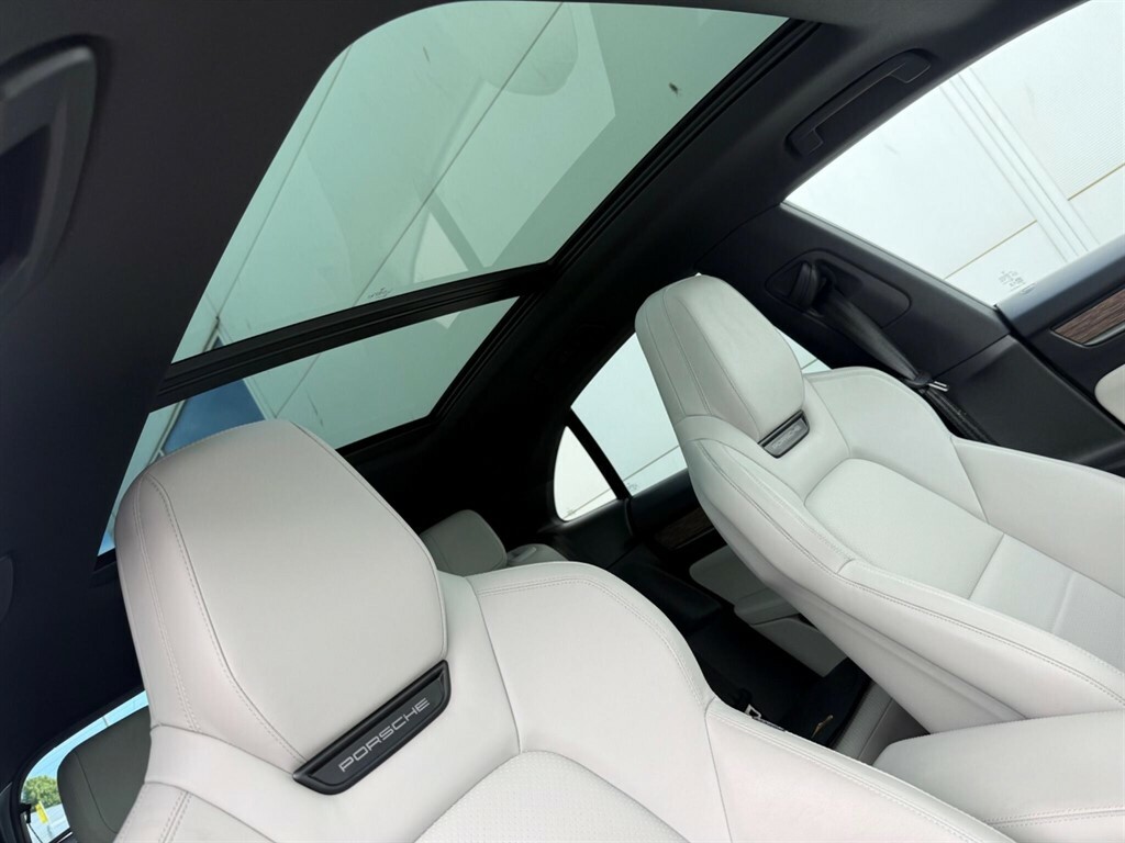Porsche Macan Suv Blue #3