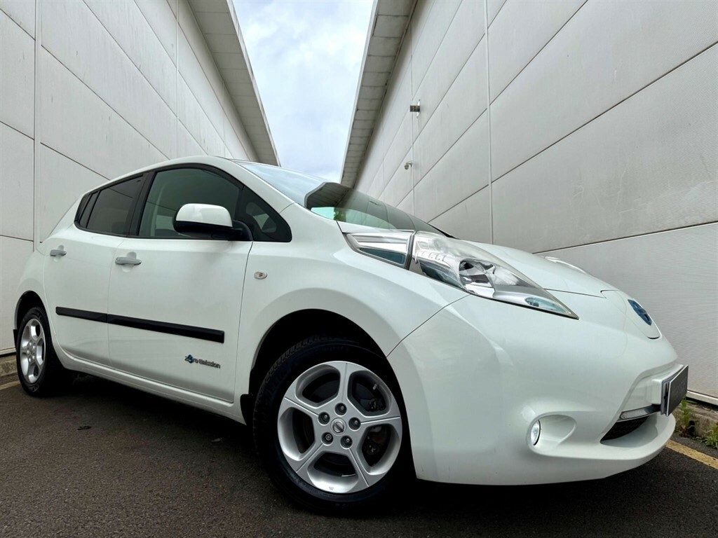 Nissan Leaf Hatchback White #3