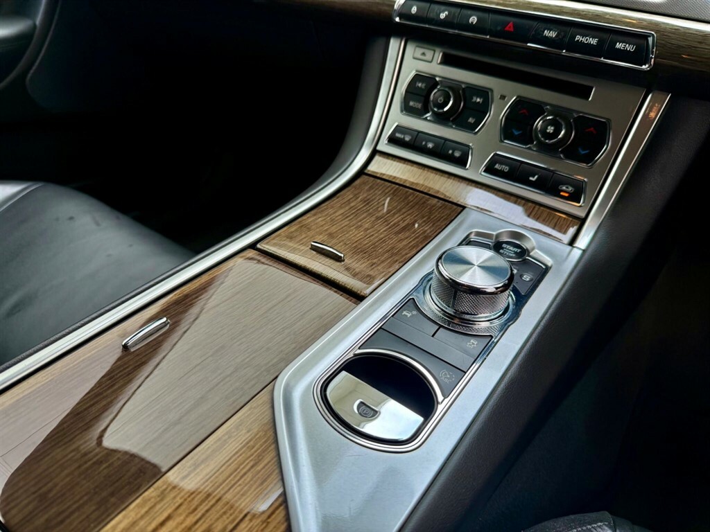 Jaguar XF 2.2 D Premium Green #35