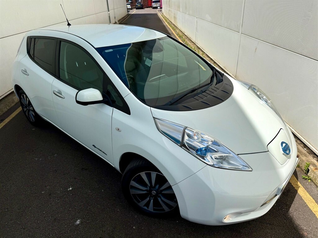 Nissan Leaf 30Kwh Tekna Hatchback 109 Bhp White #3
