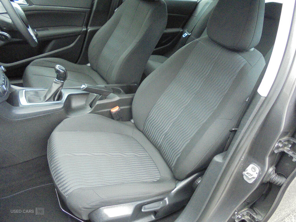 Peugeot 308 Active White #9