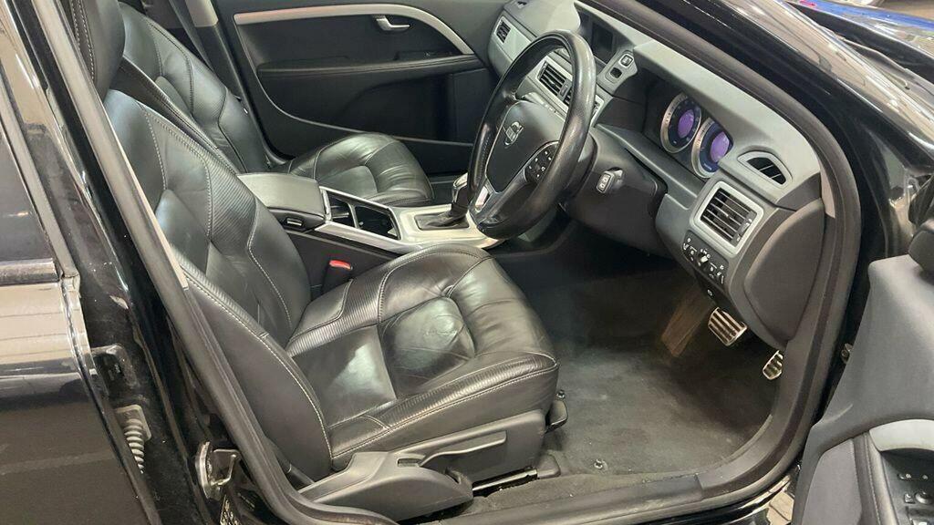 Volvo V70 D5 215 Se Estate Gold #10