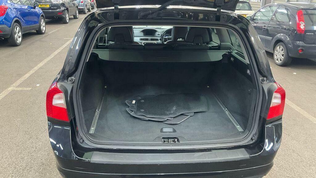 Volvo V70 D5 215 Se Estate Gold #9
