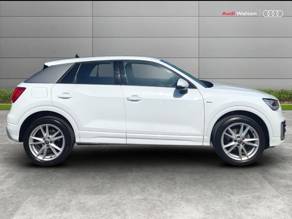 Audi Q2 S Line 35 Tfsi 150 Ps 6-Speed White #4