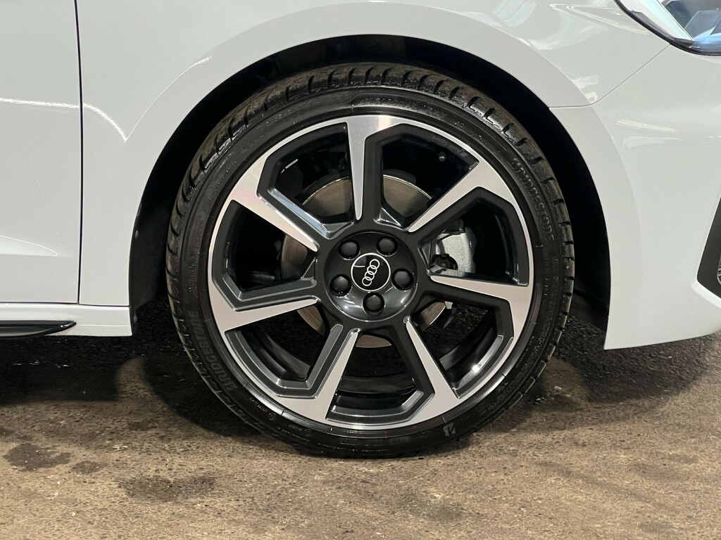 Audi A1 35 Tfsi Black Edition S Tronic KU75ZPM White #4