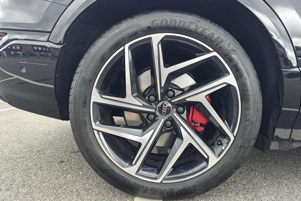 Audi SQ6 E-Tron Sq6 Suv Edition 1 E-tron 360,00 Kw Black #5