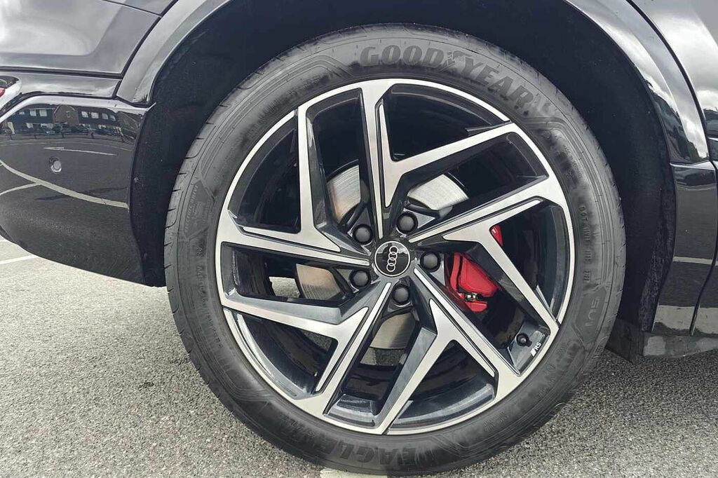 Audi SQ6 E-Tron Sq6 Suv Edition 1 E-tron 360,00 Kw Black #6
