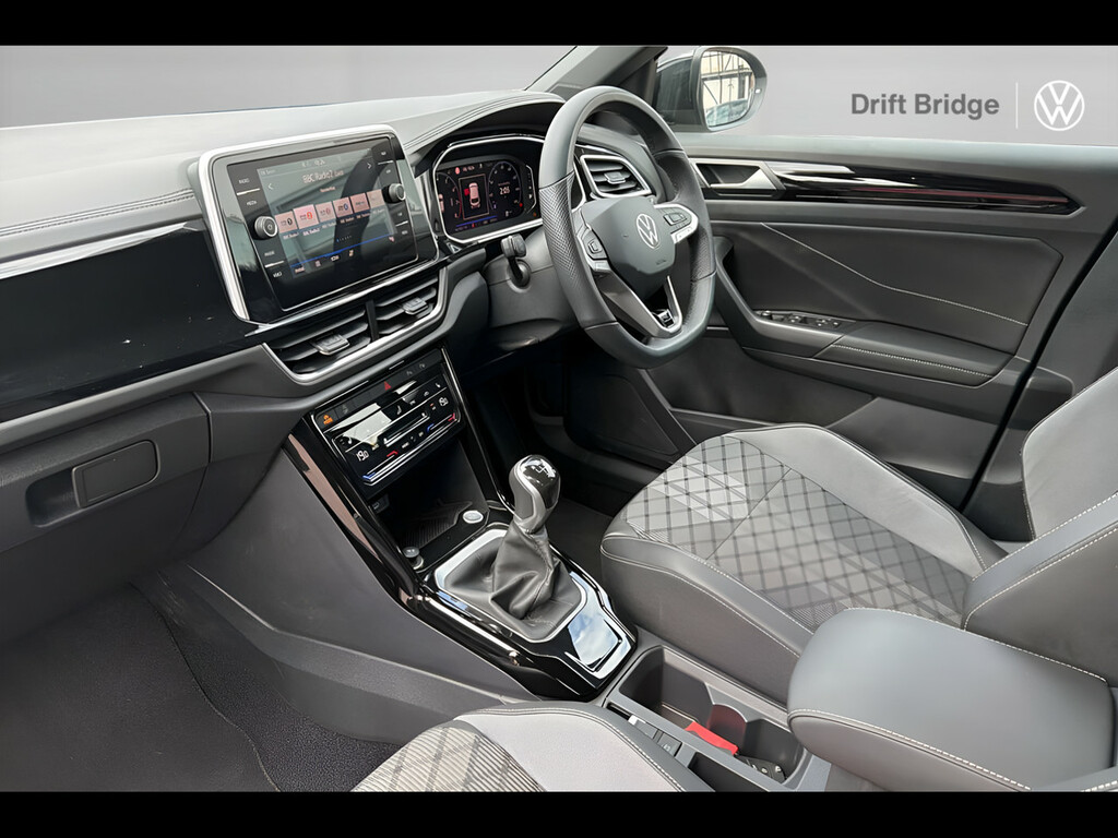 Volkswagen T-Roc 1.5 Tsi R-line LC75KZM Black #2