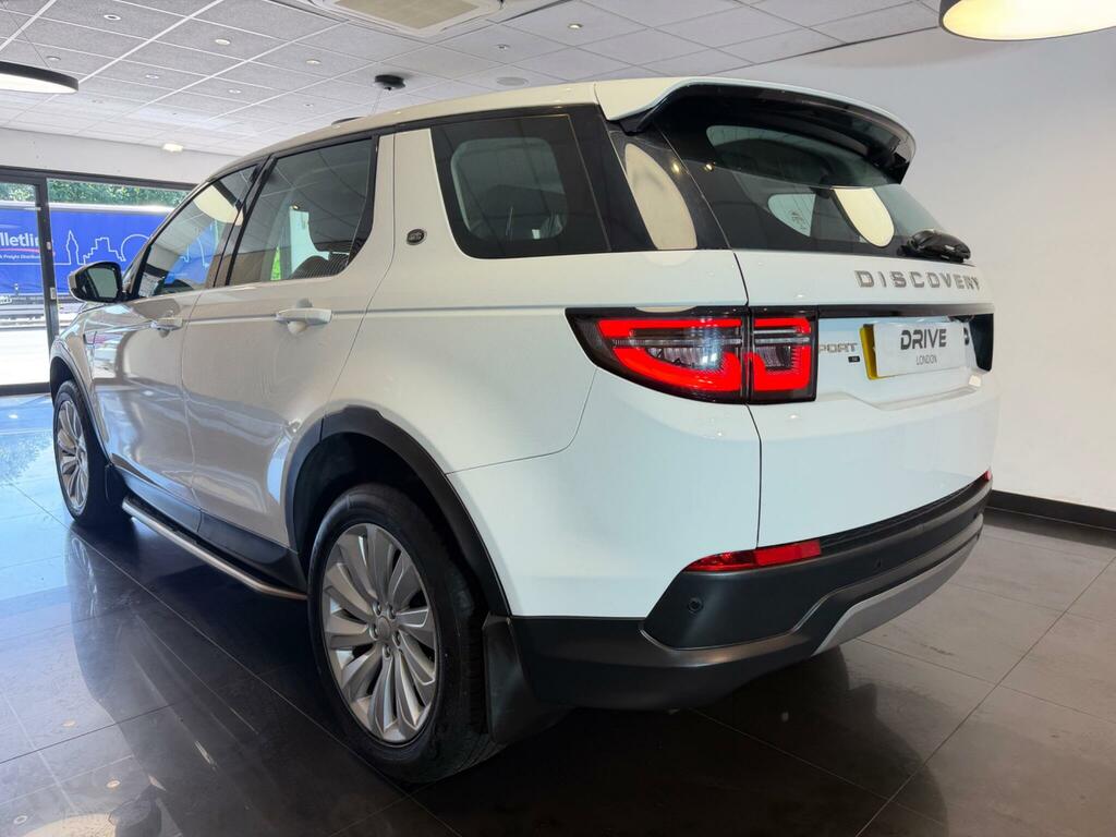 Land Rover Discovery Sport Se White #4