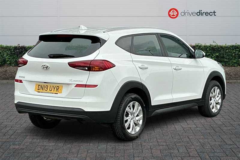 Hyundai Tucson 1.6 Gdi Se Nav Suv Euro 6 Ss DN19UYR White #3