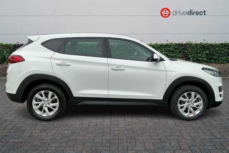 Hyundai Tucson 1.6 Gdi Se Nav Suv Euro 6 Ss DN19UYR White #2