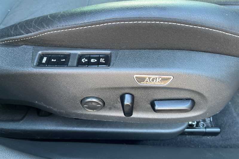 Vauxhall Insignia 1.5 Turbo D Ultimate Nav Hatchback  #26