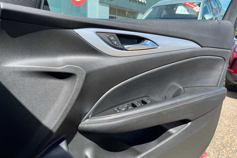 Vauxhall Insignia 1.5 Turbo D Ultimate Nav Hatchback  #16